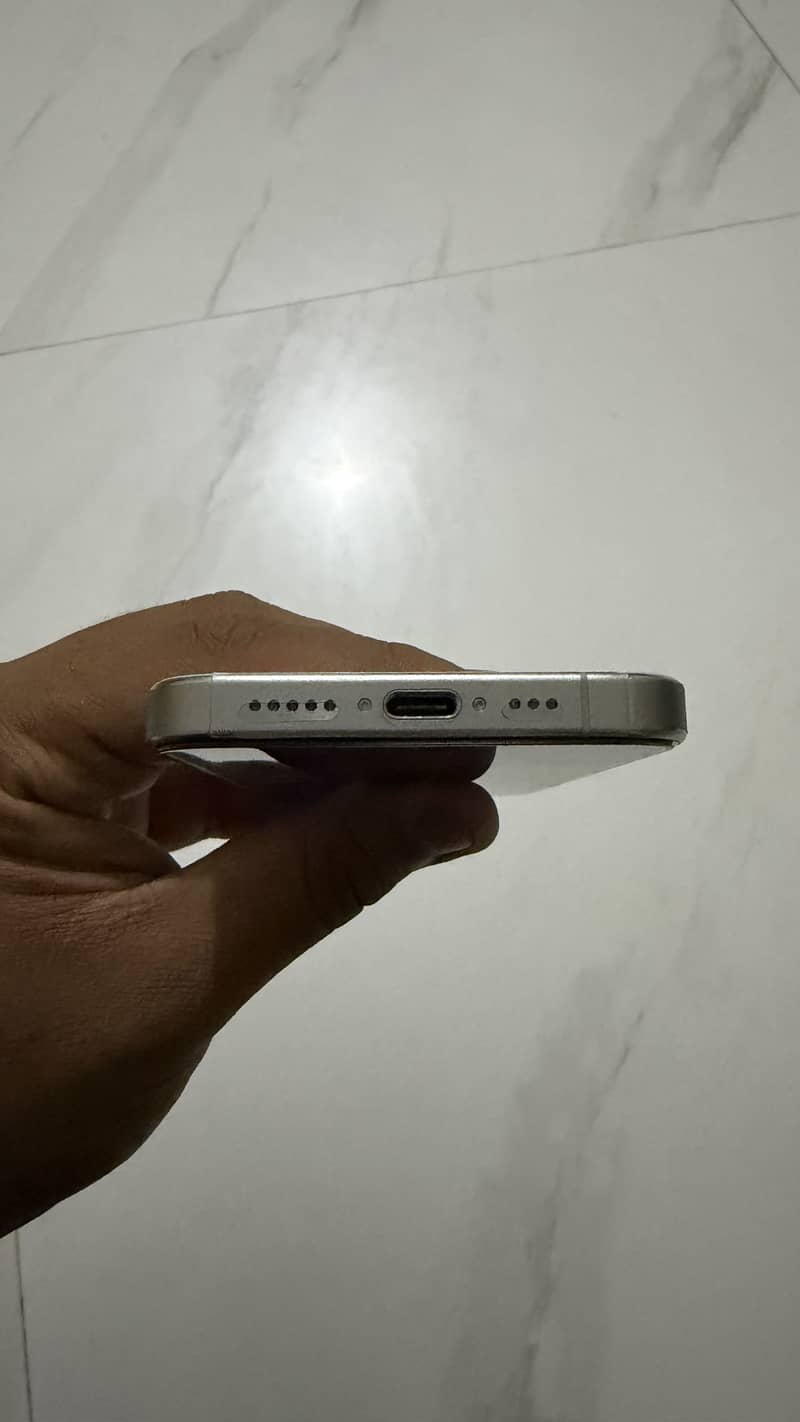 Apple iPhone 15 Pro 2