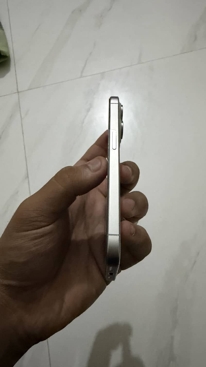 Apple iPhone 15 Pro 3