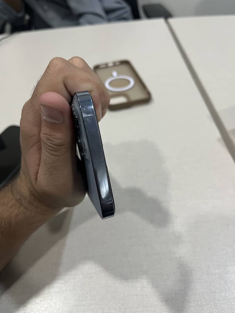 Apple iPhone 13 Pro Max 3