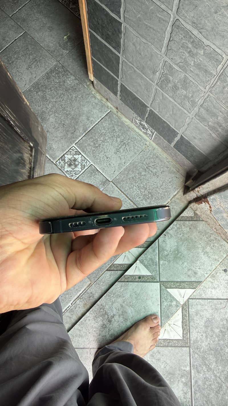 Apple iPhone 15 Pro Max 2
