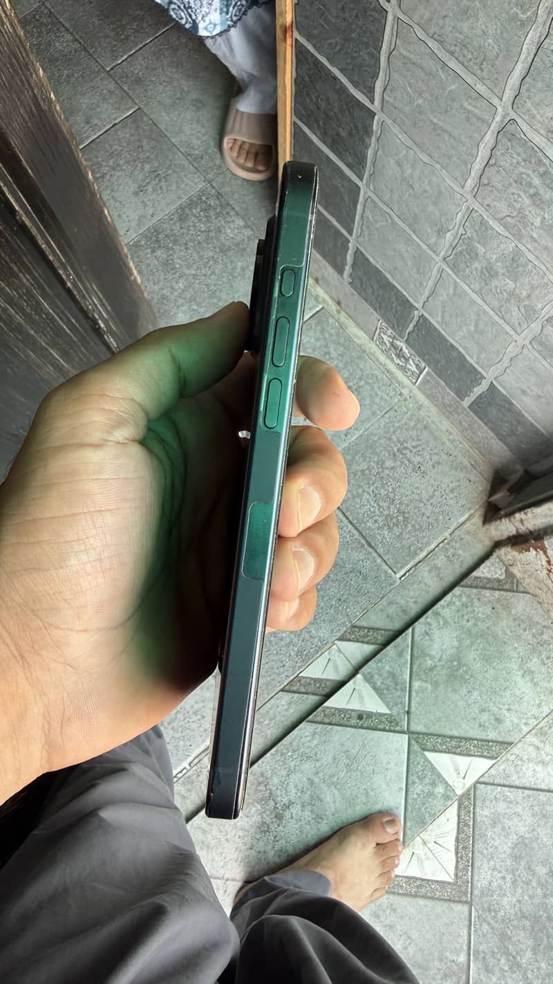 Apple iPhone 15 Pro Max 4