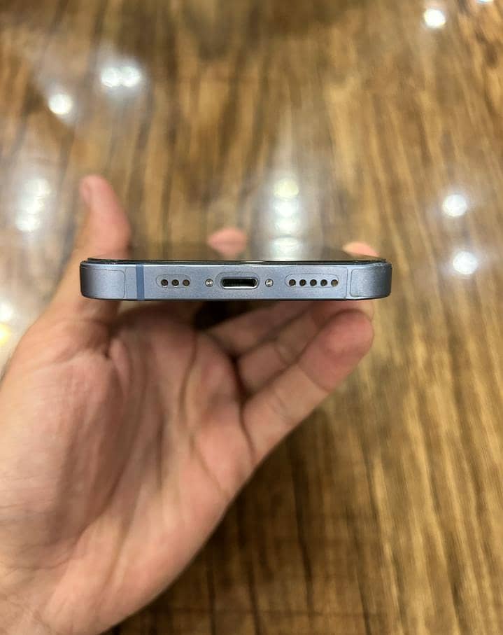 Apple iPhone 14 3