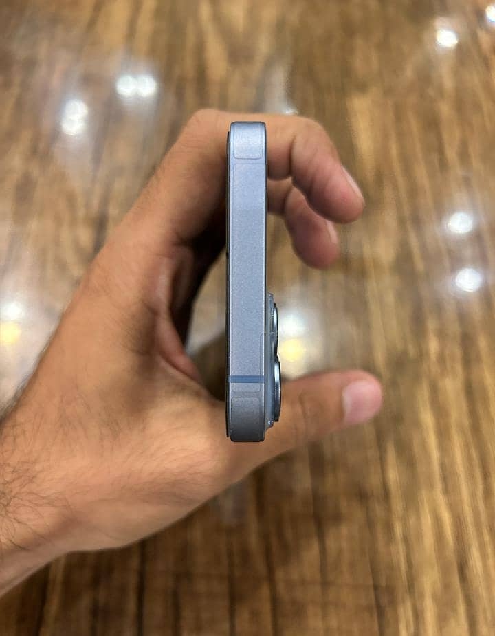 Apple iPhone 14 4