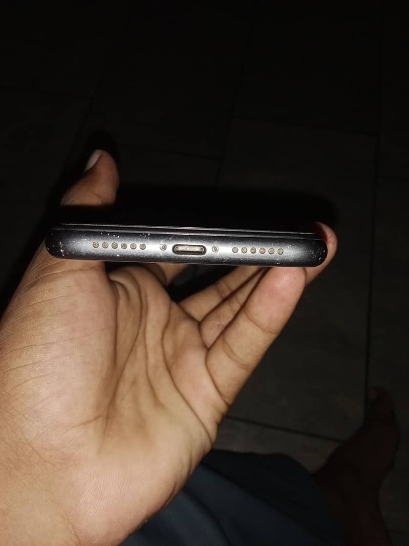 Apple iPhone 11 3