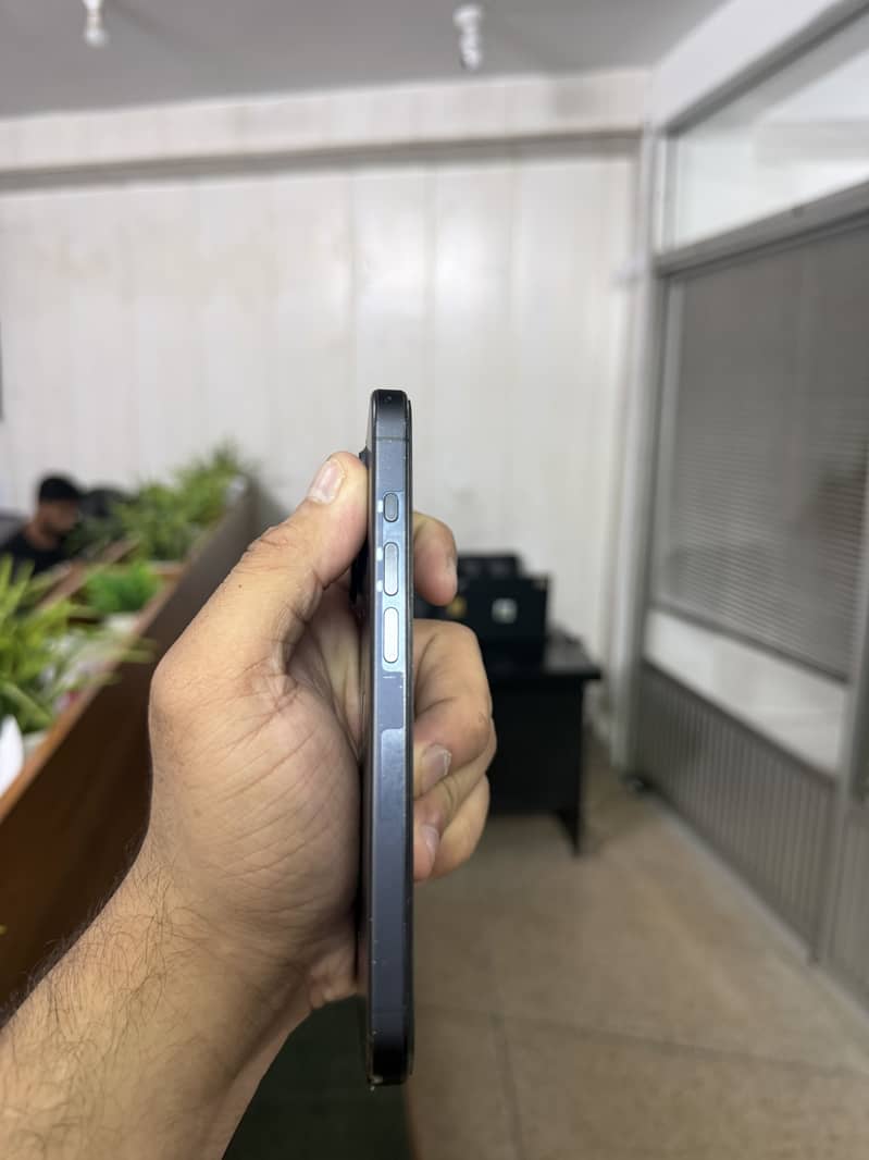 iPhone 15 Pro 6