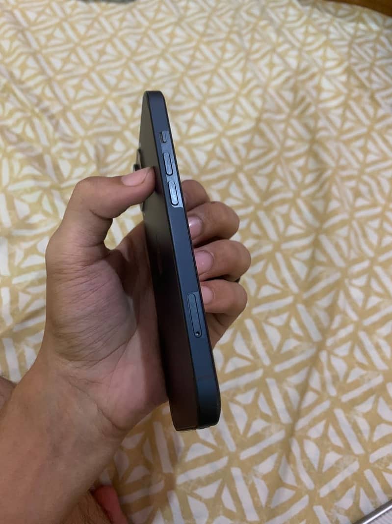Apple iPhone 13 2