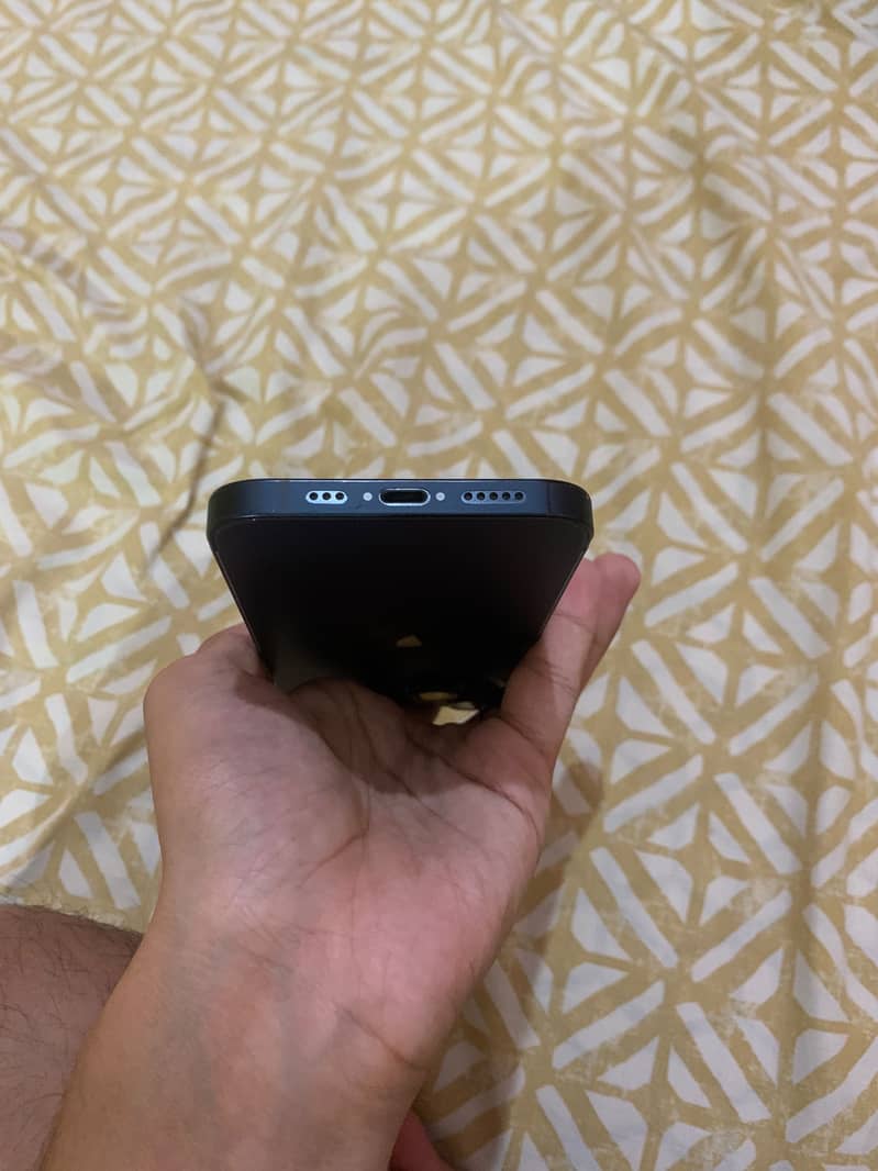 Apple iPhone 13 5