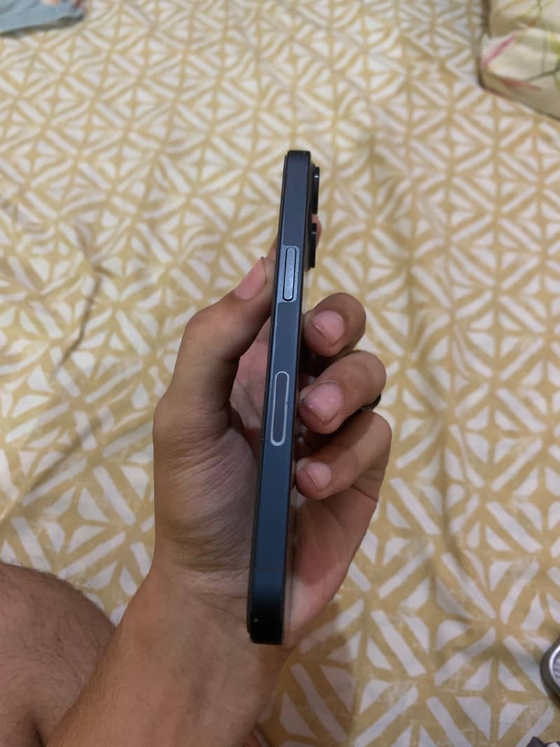 Apple iPhone 13 6