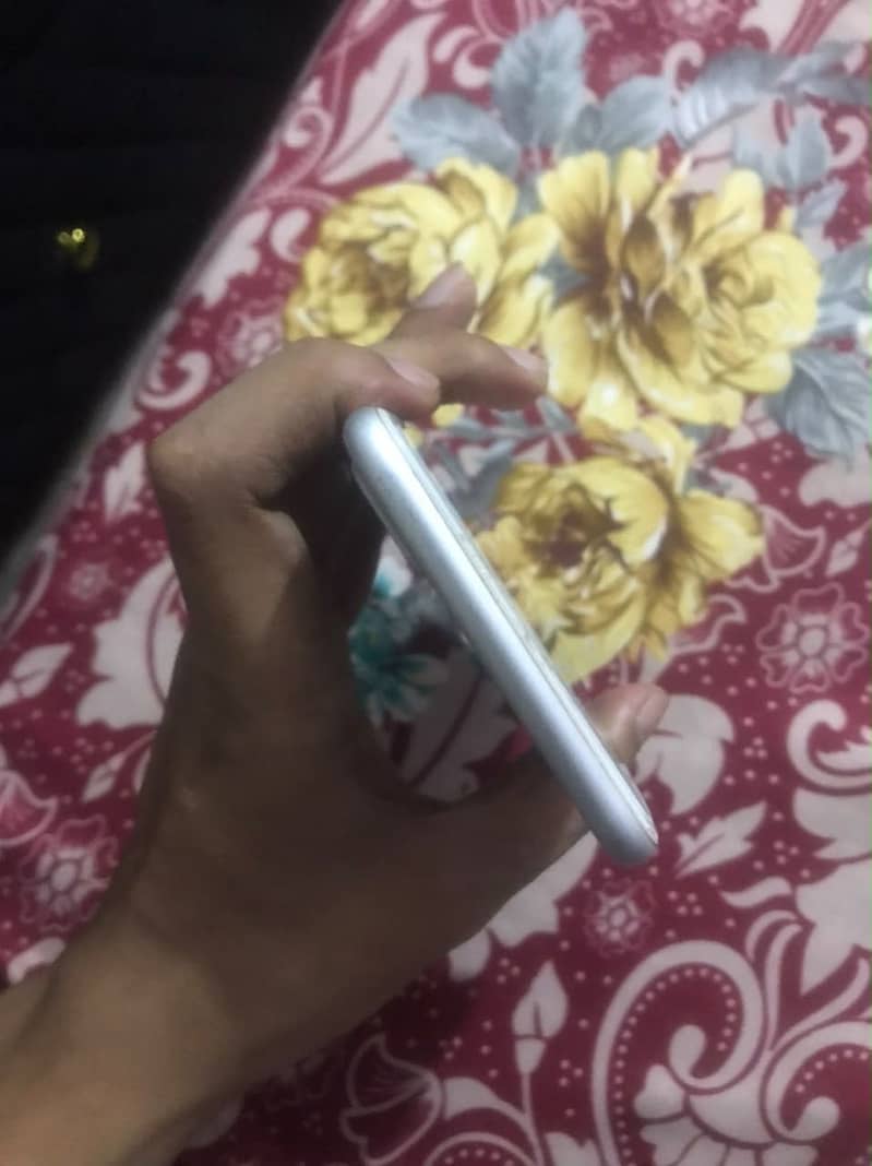 Apple iPhone 7 Plus 4