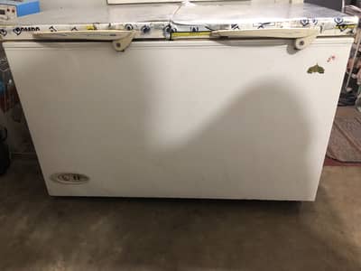 Waves triple 2 door deep freezer in Excellent condition