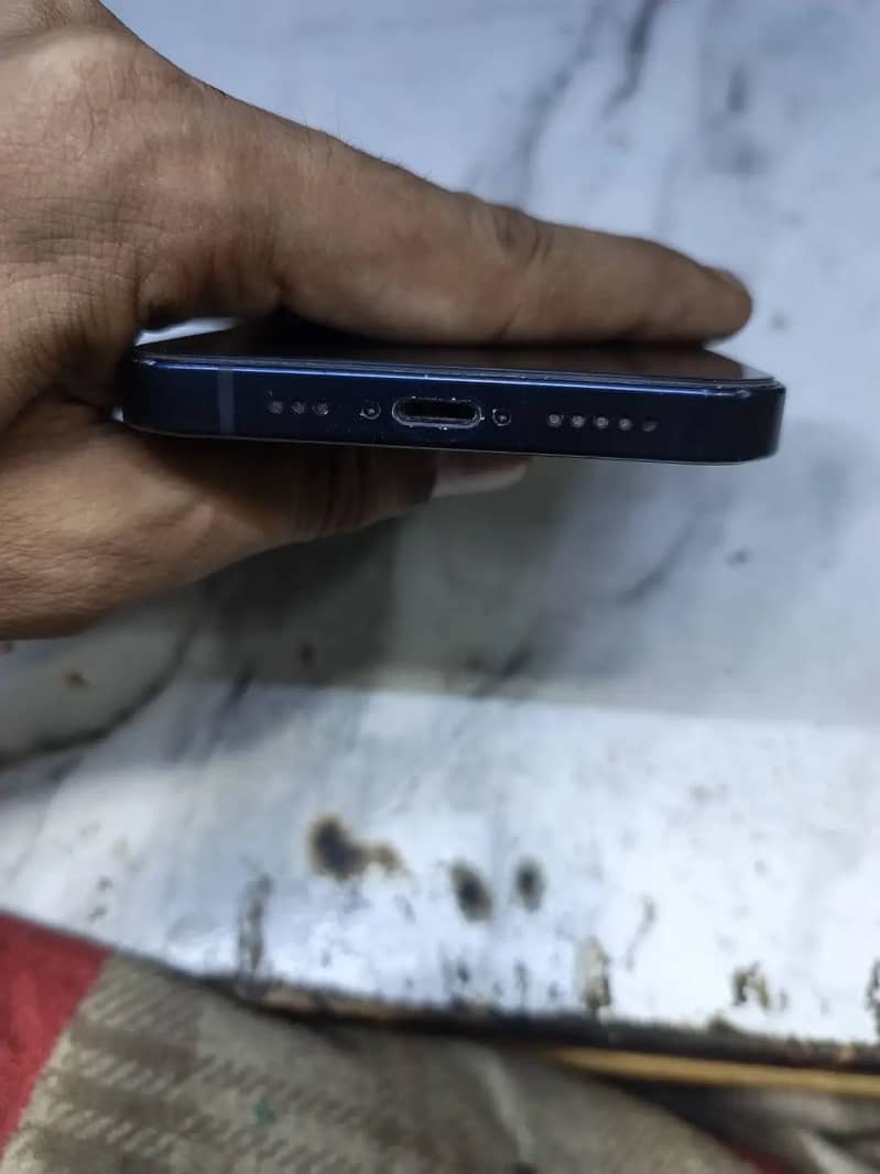 Apple iPhone 12 1