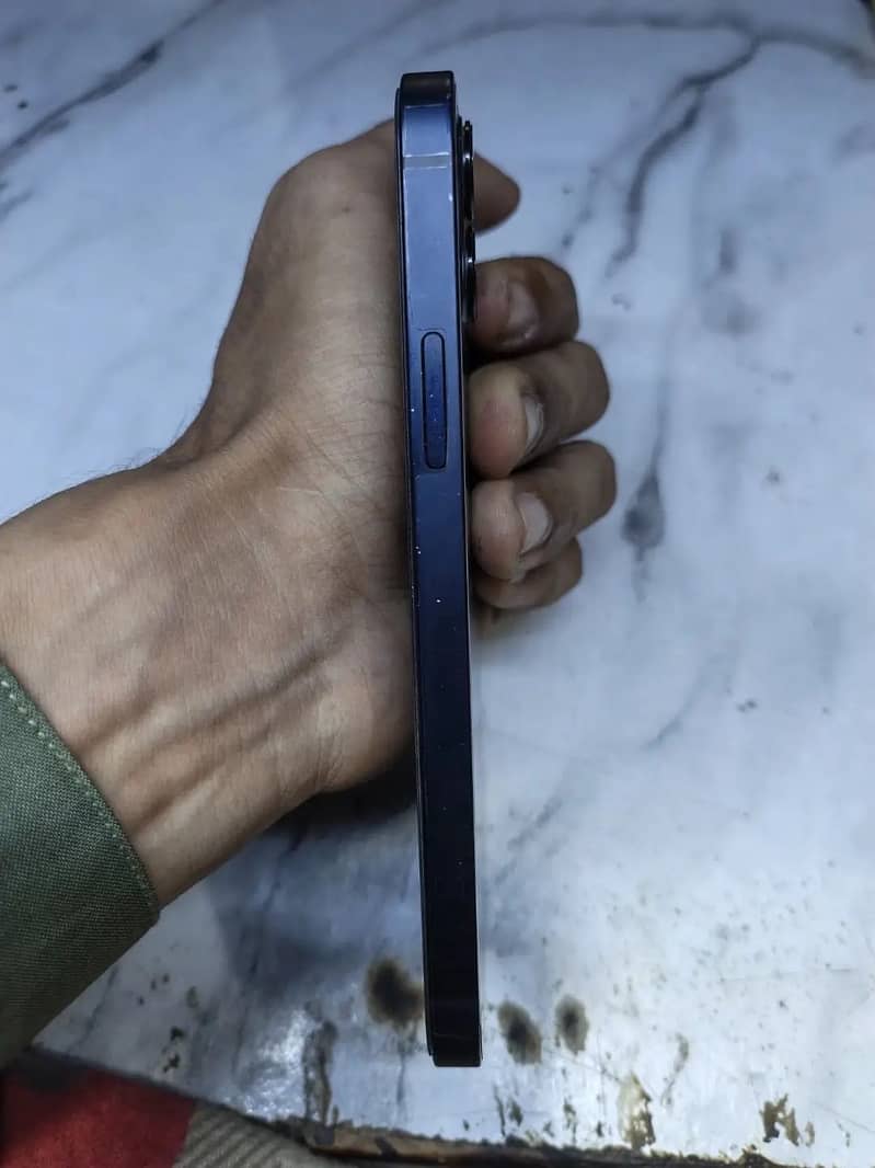 Apple iPhone 12 3