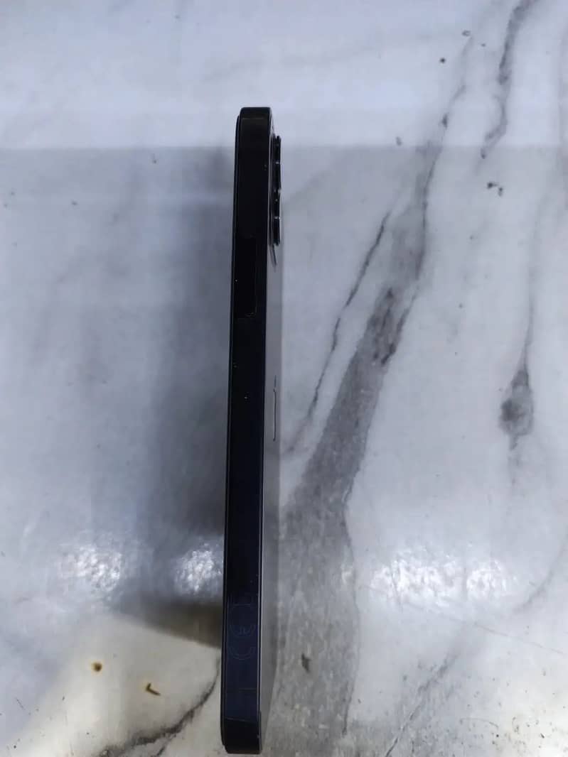 Apple iPhone 12 4