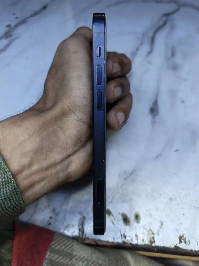 Apple iPhone 12 7