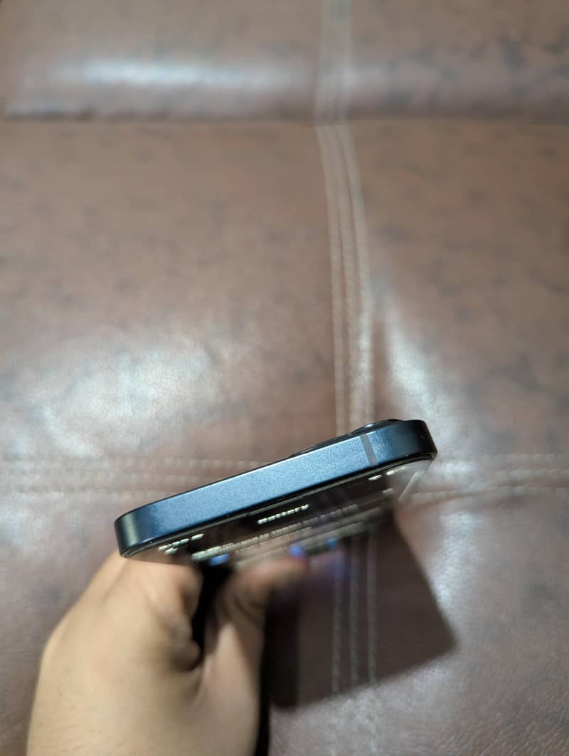 Apple iPhone 13 2