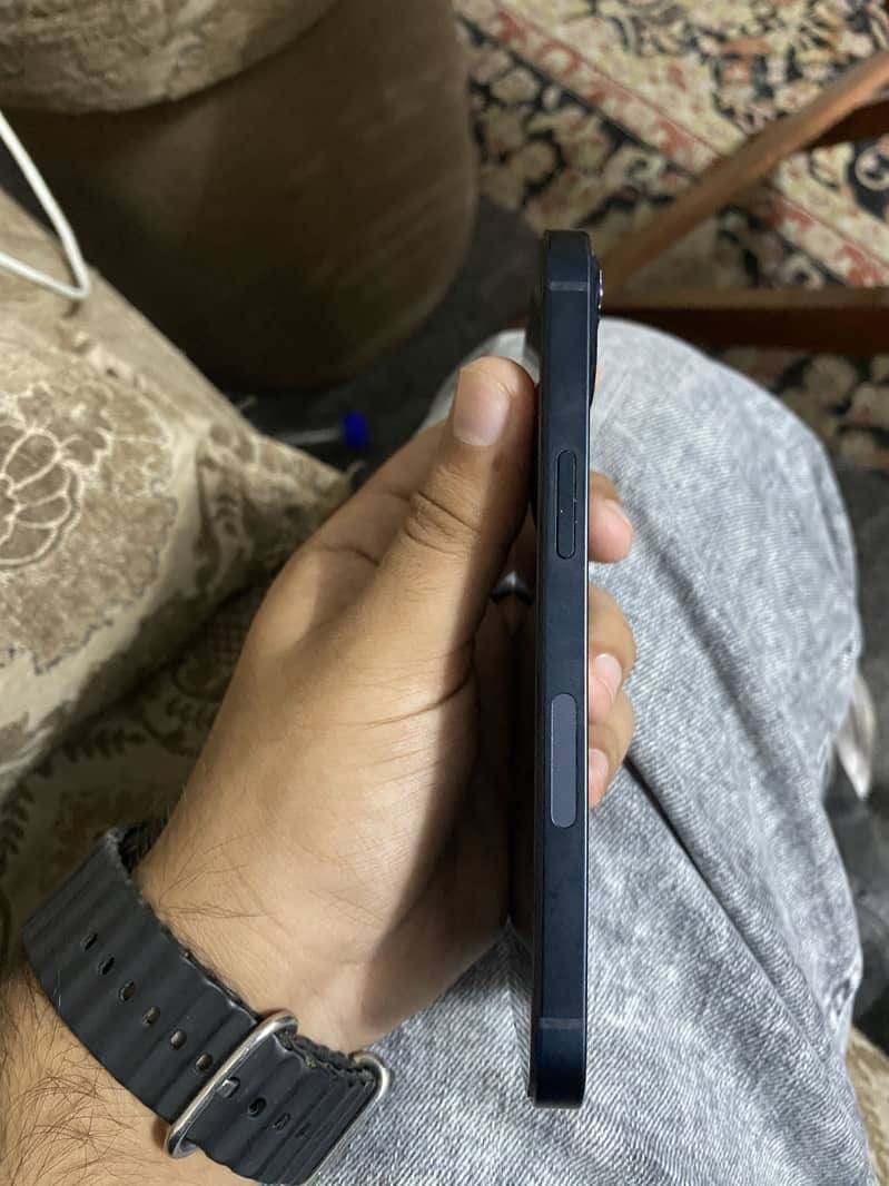 Apple iPhone 13 5