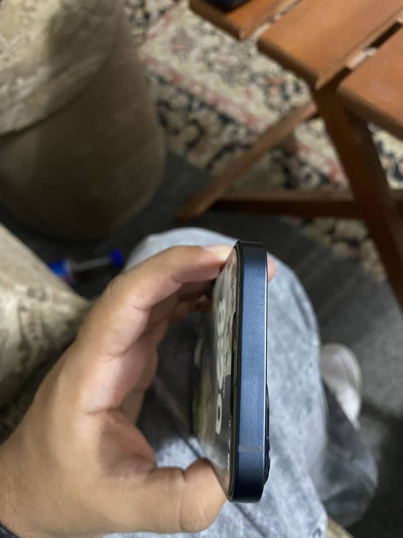 Apple iPhone 13 11