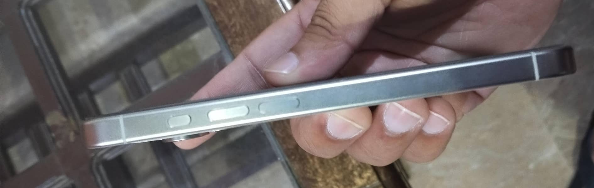 Apple iPhone 15 Pro 4