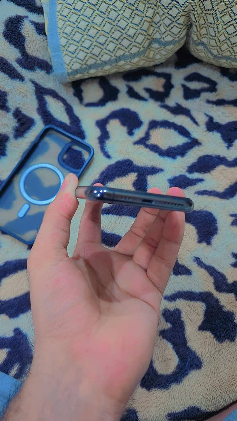 Apple iPhone 11 Pro 3