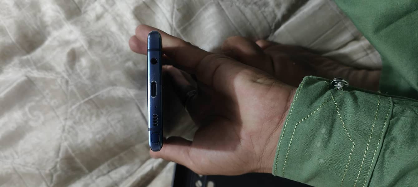 Samsung Mobile Note 9 4