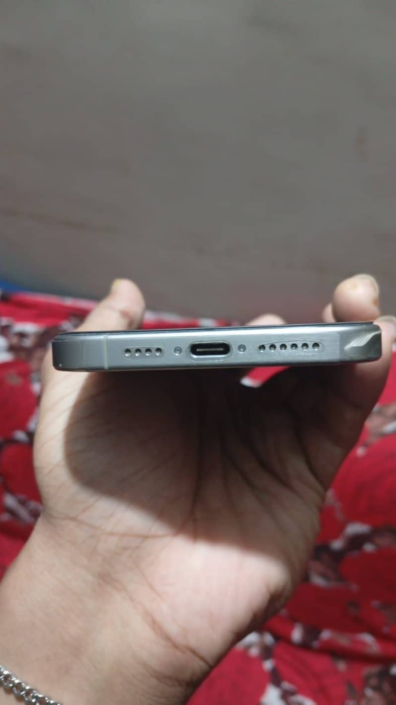 Apple iPhone 15 Pro Max 2