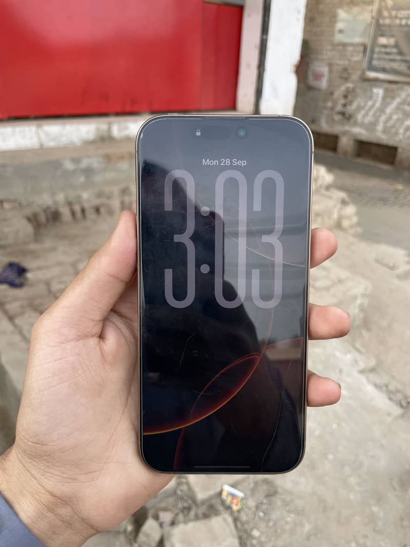 Apple iPhone 16 Pro Max 3