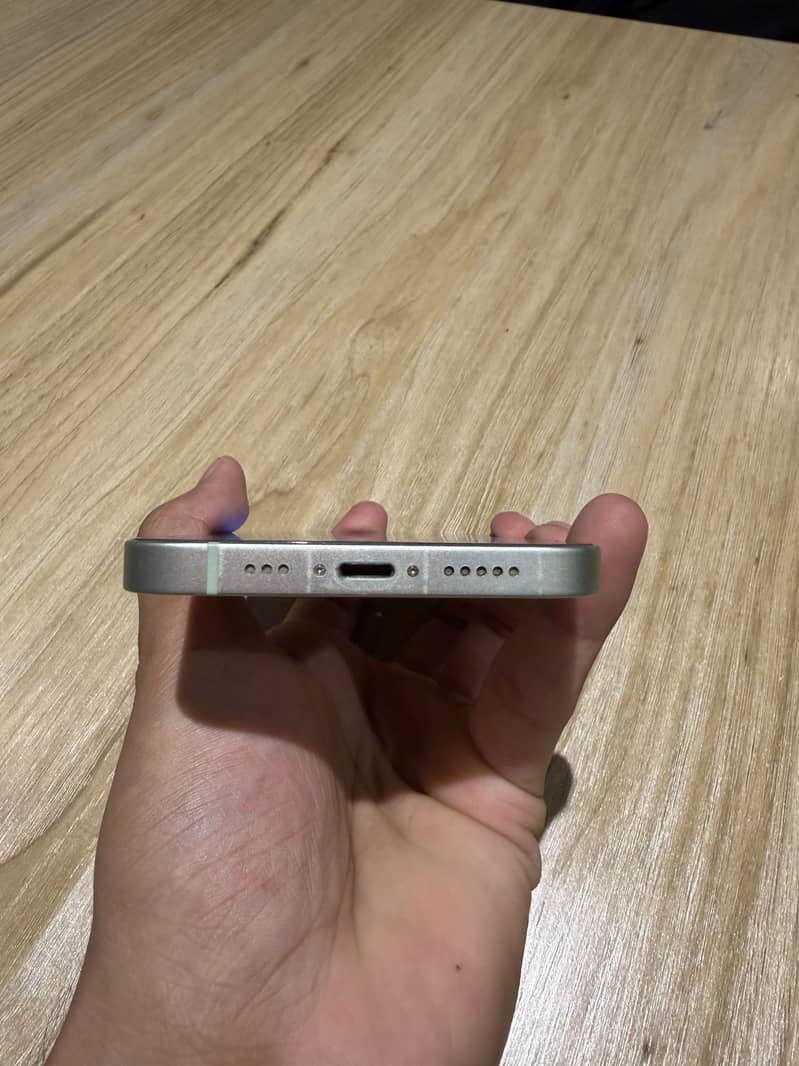 Apple iPhone 12 4