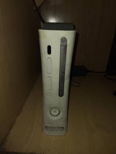 Xbox 360 Fat Console Used With a 16 inch LCD. 16 Games Installed.
