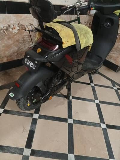 Evee Mito Plus Electric Scooter – Almost Brand New, Only 260 KM