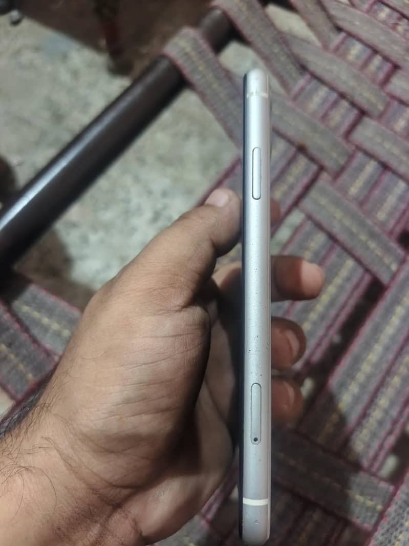 Apple iPhone 11 3