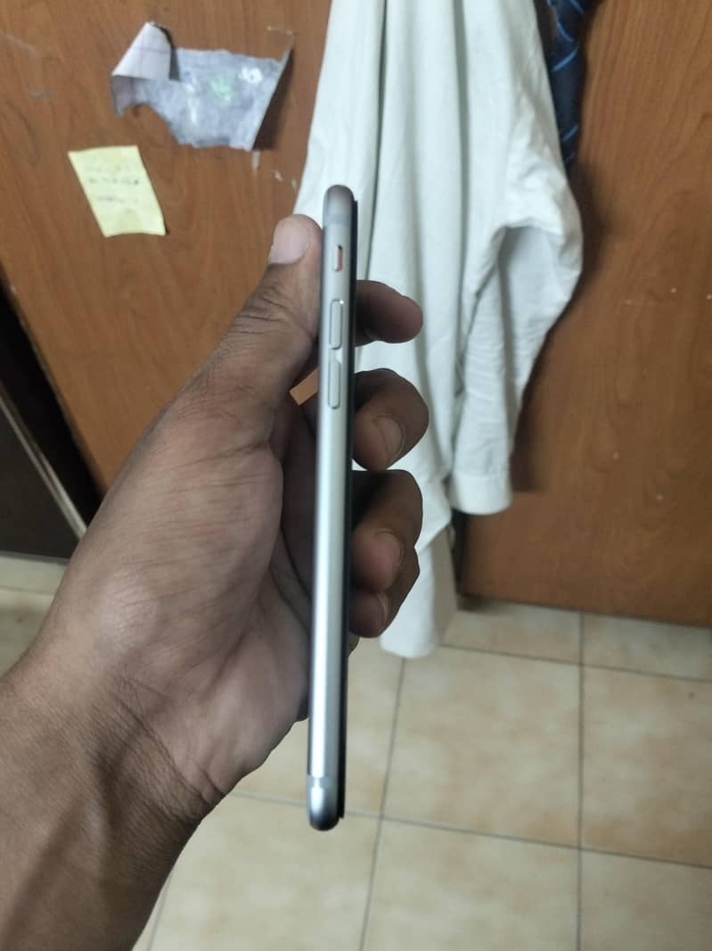 Apple iPhone 6S 4