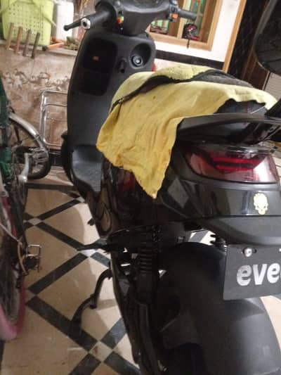 Evee mito plus electric scooter almost brand new condition  260km driv