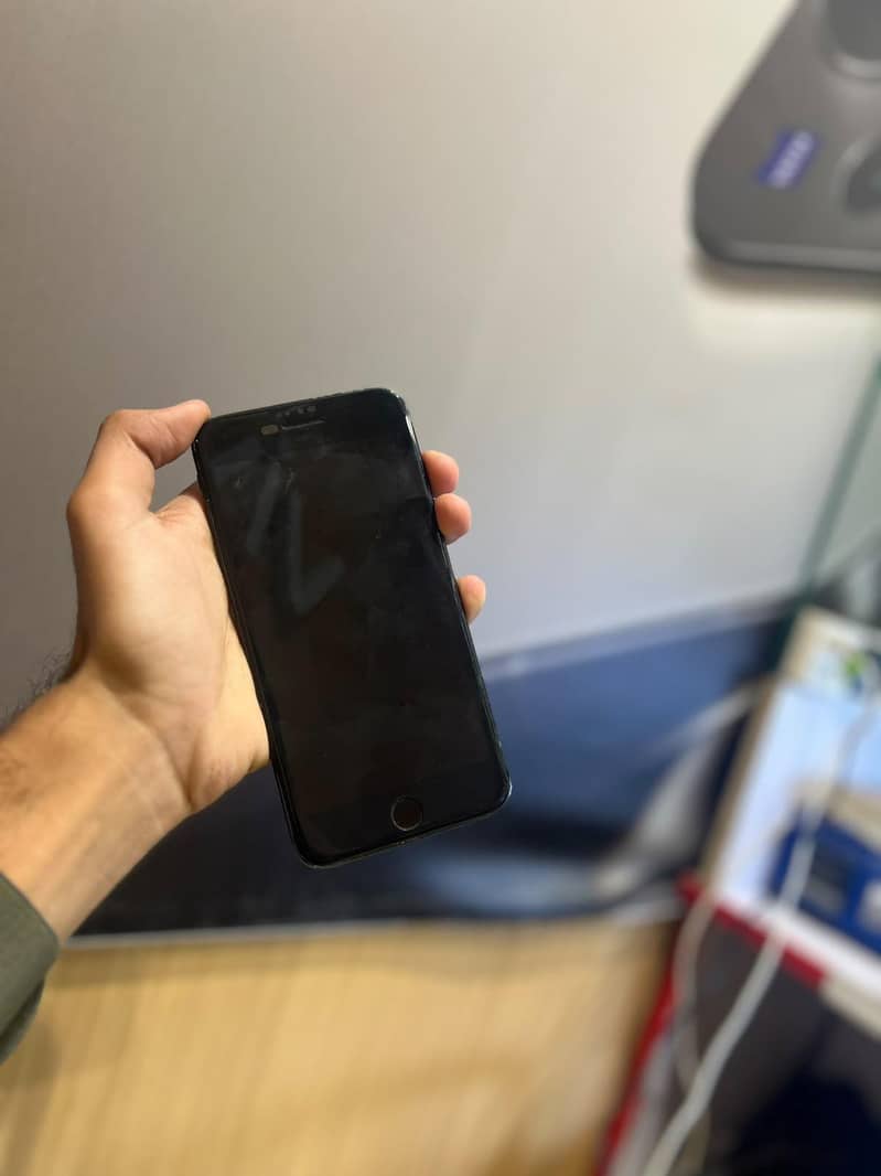 Apple iPhone 7 Plus 1