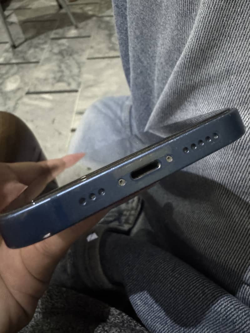 Apple iPhone 13 2