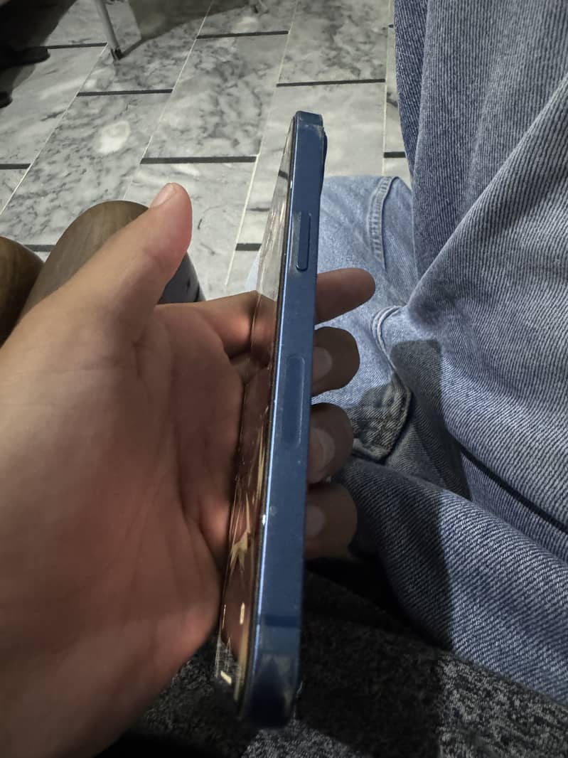 Apple iPhone 13 4