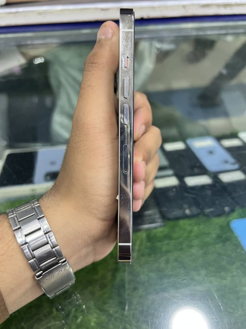 Apple iPhone 13 Pro 2