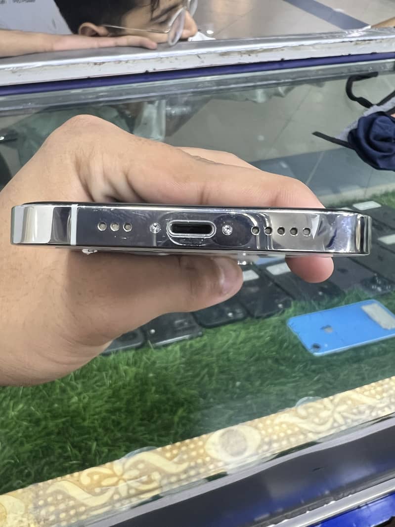 Apple iPhone 13 Pro 3