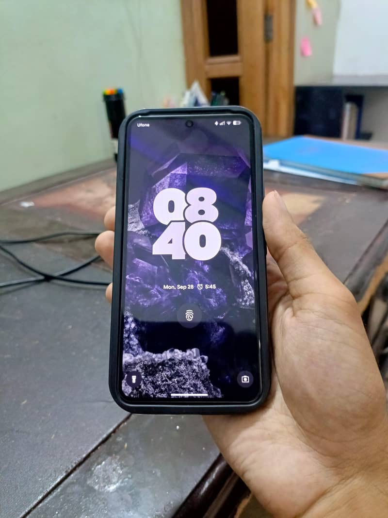 Google Pixel 8 4
