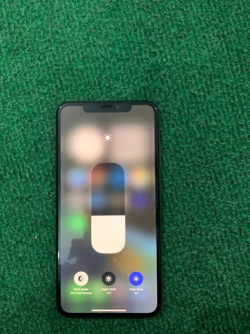 Apple iPhone XS Max 3