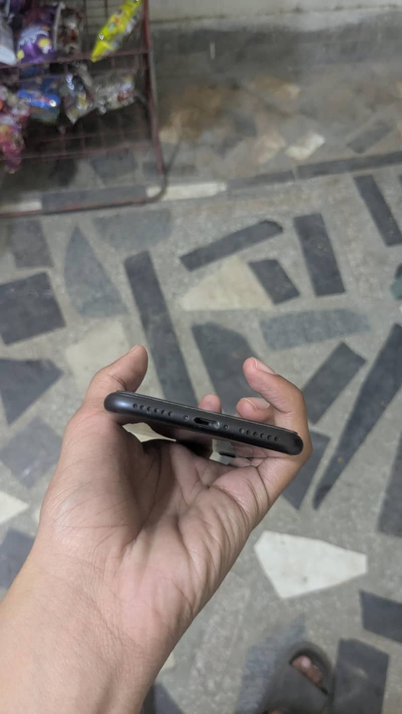 Apple iPhone 7 1