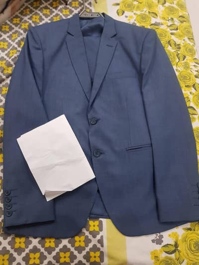 new suit never wore (SIZE 48) pant waist size 34 to 36