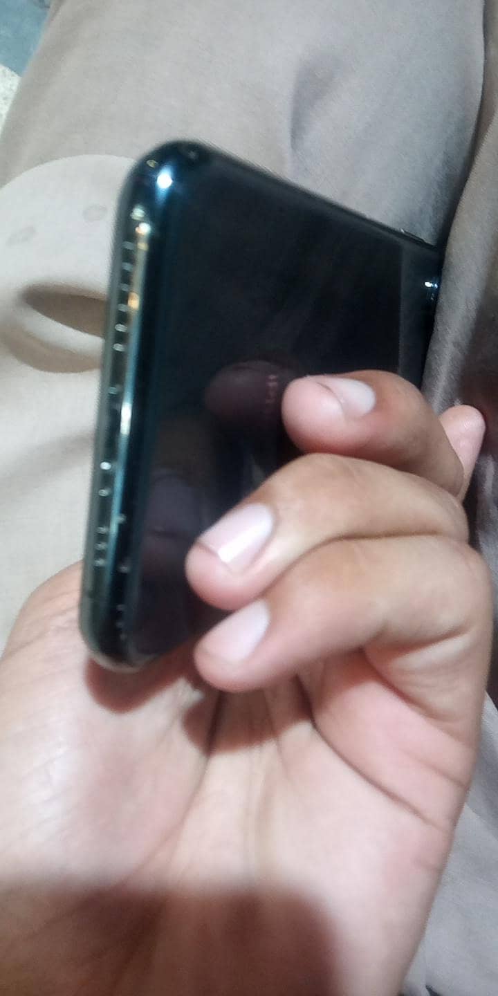 Apple iPhone XS 1