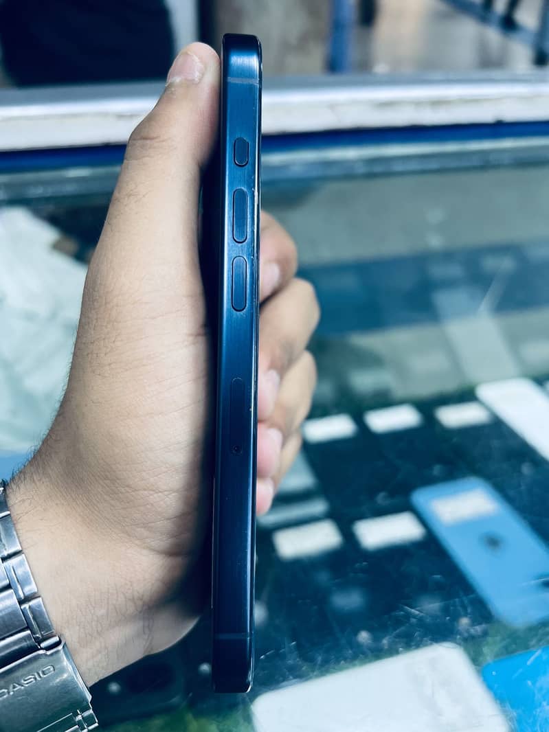 Apple iPhone 15 Pro 0