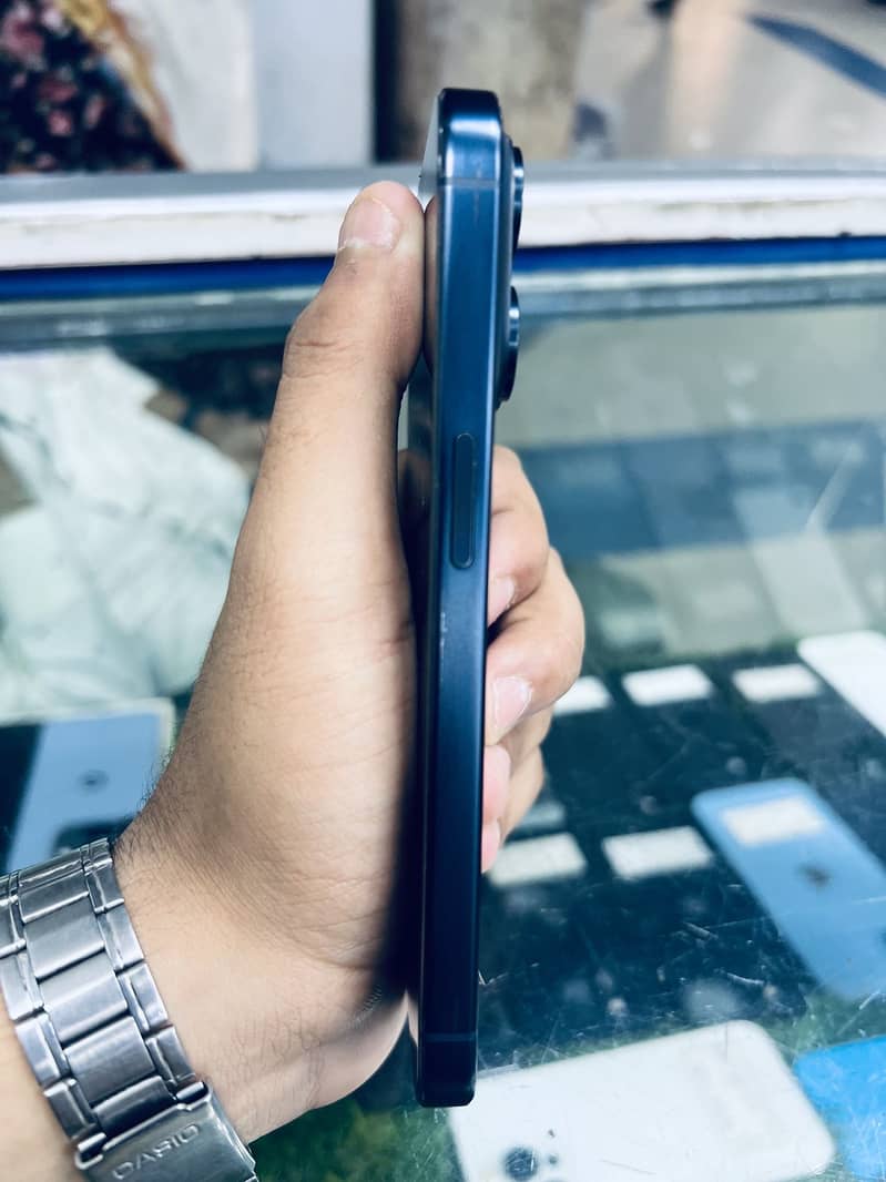 Apple iPhone 15 Pro 1