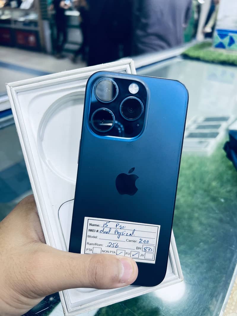 Apple iPhone 15 Pro 3