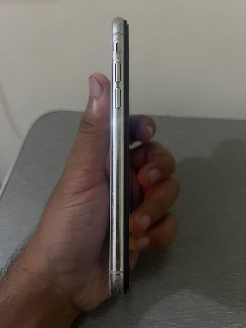 Apple iPhone X 4