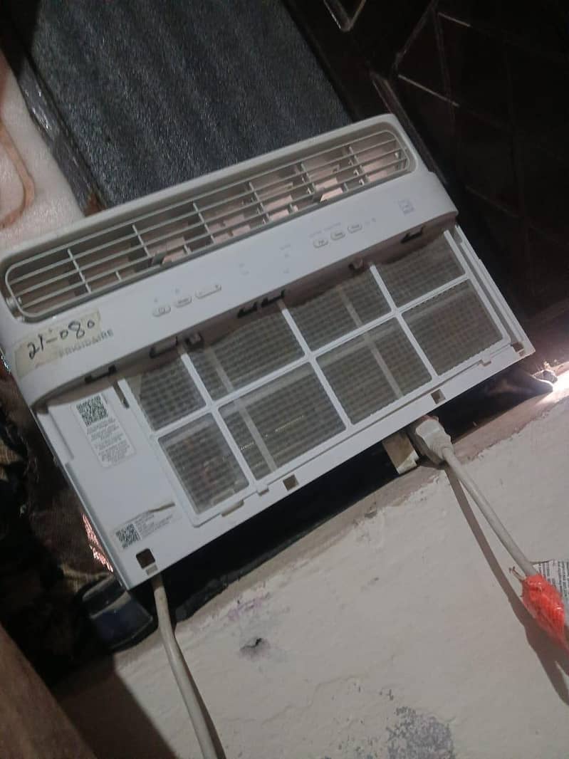 window AC 0