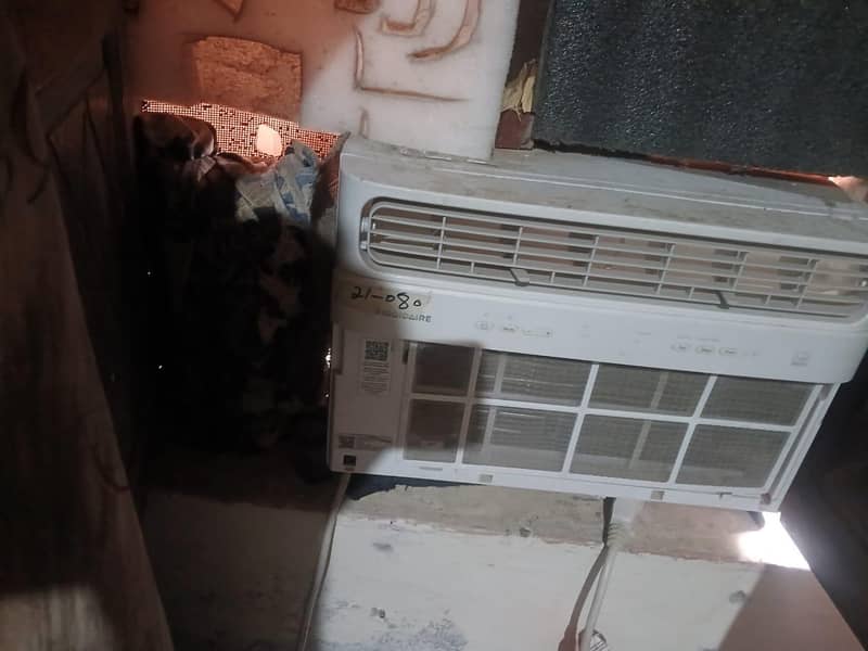 window AC 2