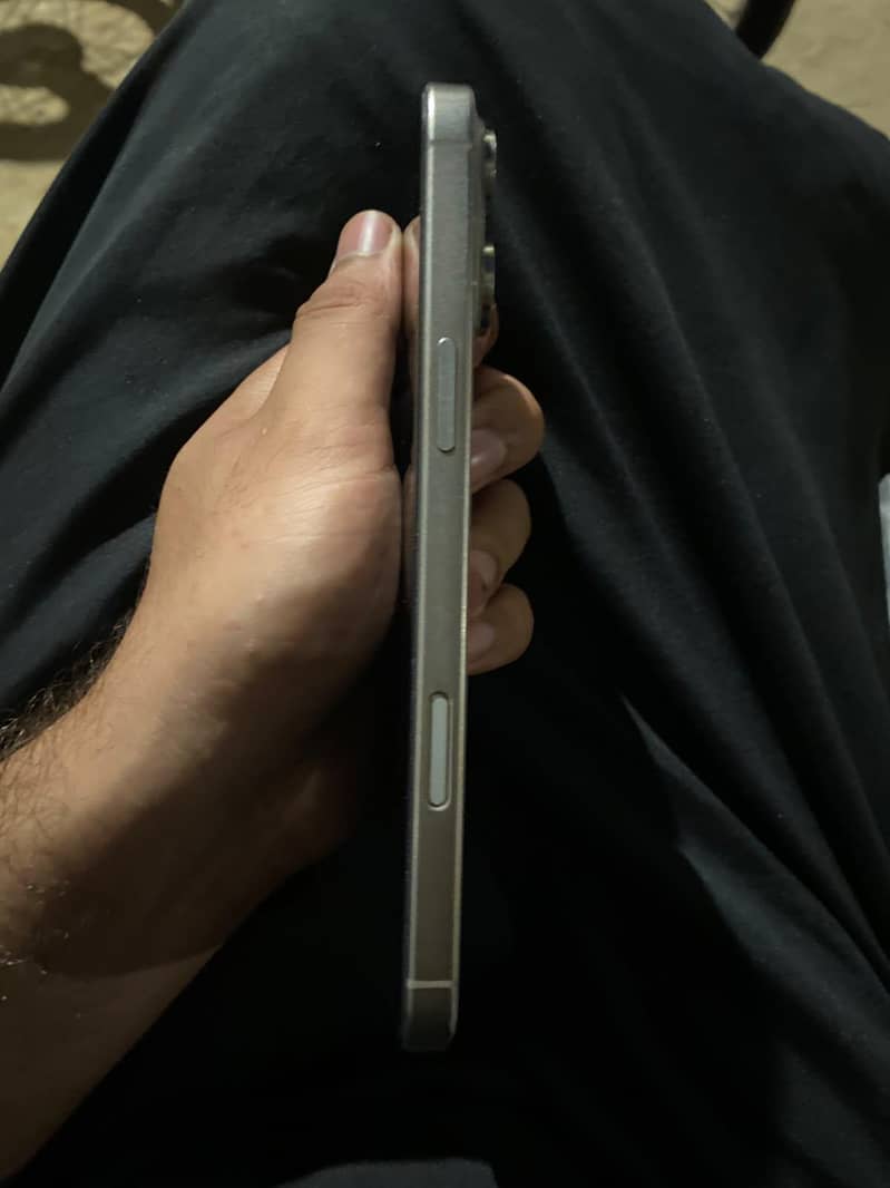 Apple iPhone 15 Pro Max 3