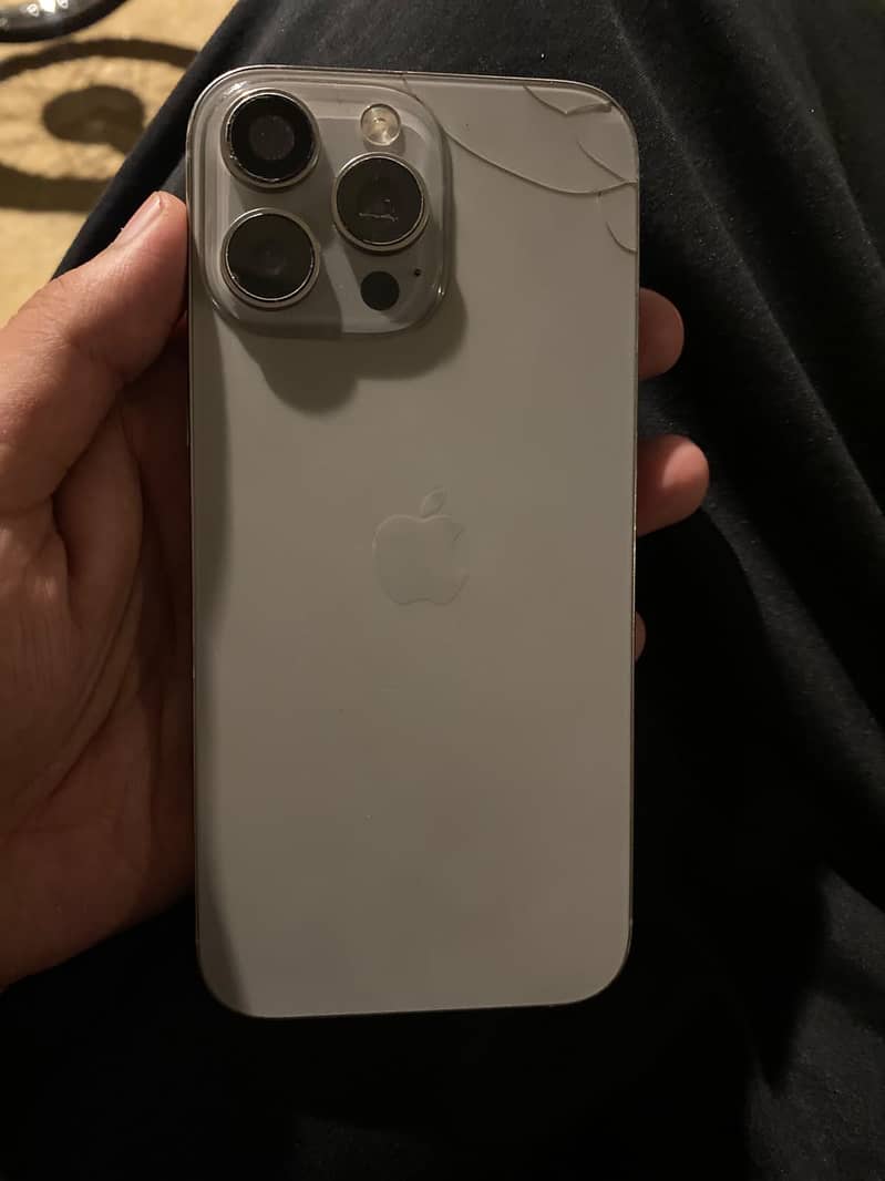 Apple iPhone 15 Pro Max 2
